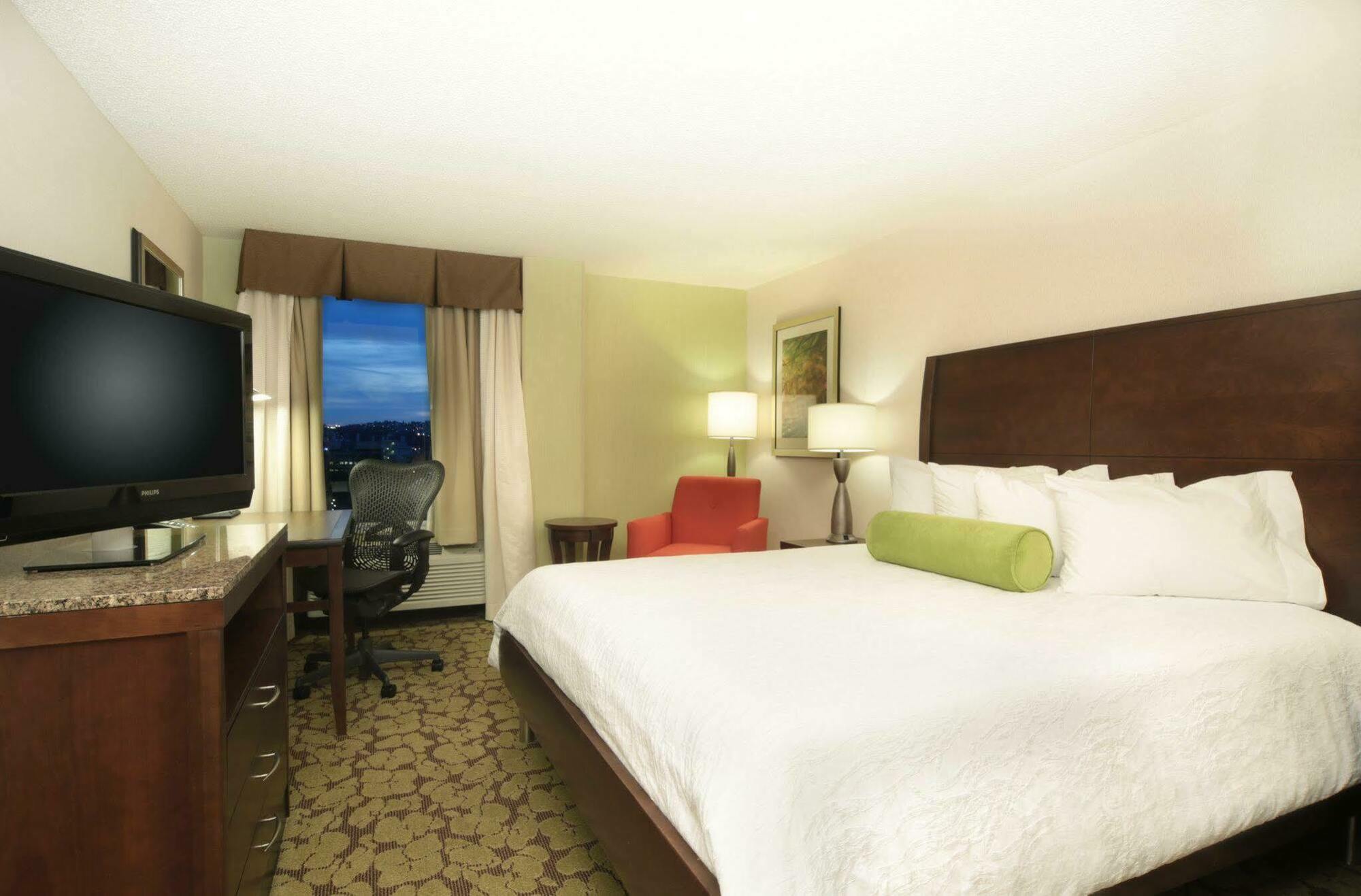 Hilton Garden Inn Pittsburgh University Place Экстерьер фото